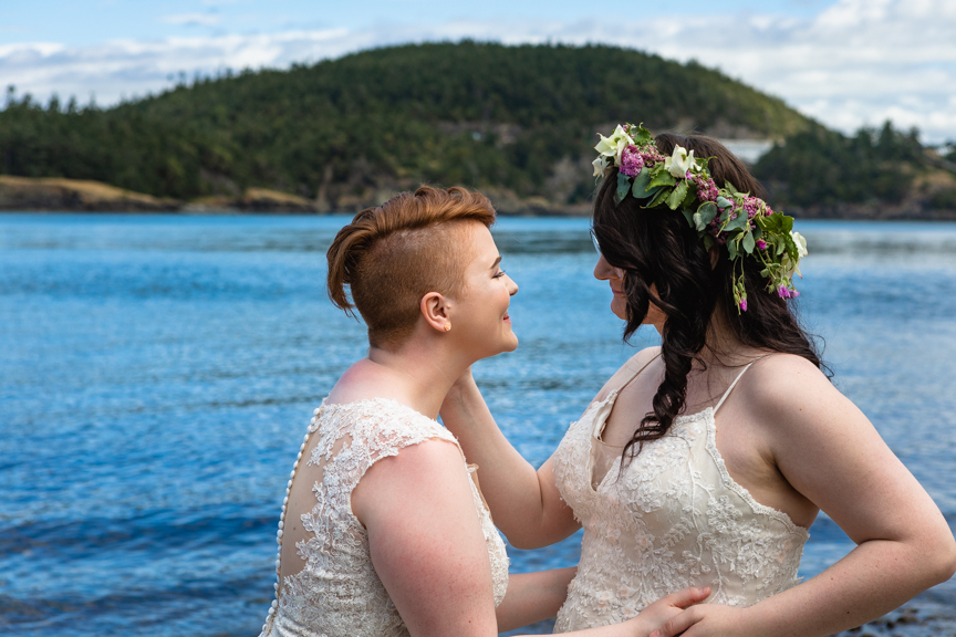 Astraea Couple getting married at Deceptions Pass